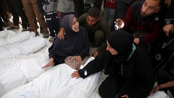 <div class="paragraphs"><p>People mourn Palestinians killed in Israeli strikes.</p></div>