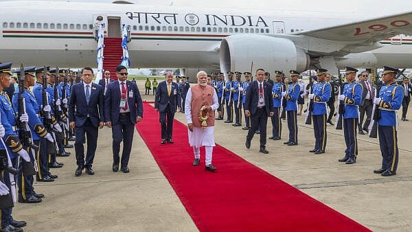 <div class="paragraphs"><p>Prime Minister Narendra Modi inspects a guard of honour on his arrival at Don Mueang Airport, Bangkok, Thailand. PM Modi arrived in Thailand to participate in the 6th BIMSTEC Summit.</p></div>