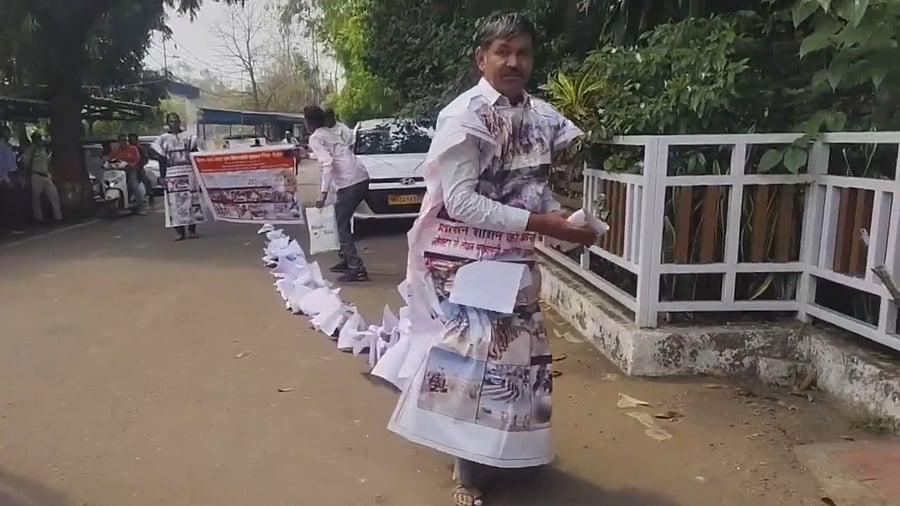<div class="paragraphs"><p>A man from Sehore district attached several written applications to his body and crawled to the divisional commissioner’s office to highlight water 'shortage'. </p></div>