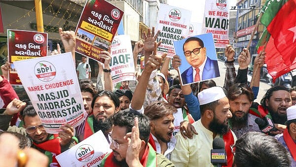 <div class="paragraphs"><p>Members of Social Democratic Party of India (SDPI) stage a protest against the Waqf (Amendment) Bill, in Ahmedabad, Wednesday, April 2, 2025. (Image for representation)</p></div>