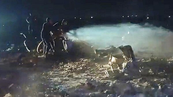 <div class="paragraphs"><p>IAF fighter jet crashes in Gujarat's Jamnagar</p></div>