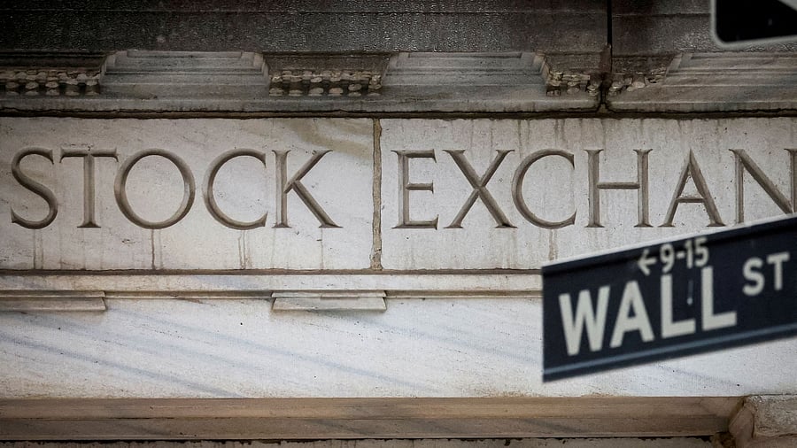 <div class="paragraphs"><p>The Wall Street entrance to the New York Stock Exchange   in New York City.</p></div>