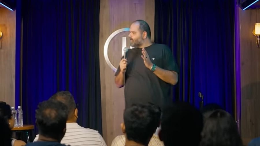 Kunal Kamra uploaded his latest comedy special ‘Naya Bharat’ on YouTube on March 23. It was shot at The Habitat in Mumbai. 