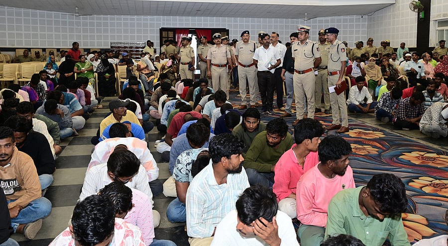 <div class="paragraphs"><p>Police officials warn those who tested positive for drug use in Hubballi on Friday. </p></div>