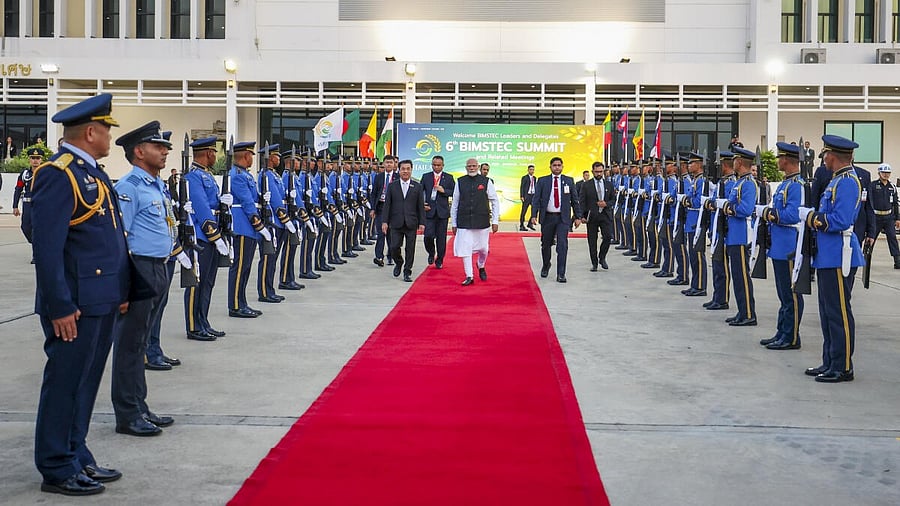 <div class="paragraphs"><p>Prime Minister Narendra Modi arrives at the airport to depart from Bangkok, Thailand.</p></div>