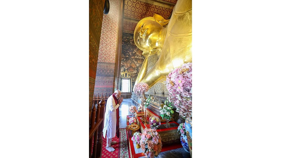 <div class="paragraphs"><p>PM Modi visits Thailand’s Wat Pho temple of Reclining Buddha.</p></div>