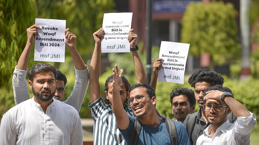 <div class="paragraphs"><p>Protest at Jamia Univ over the passage of Waqf (Amendment) Bill in Parliament.</p></div>