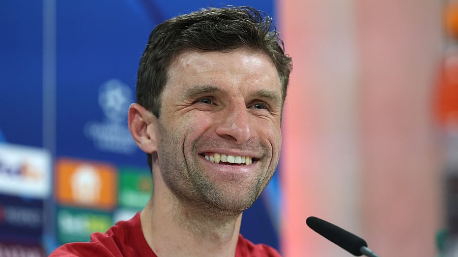 <div class="paragraphs"><p>Thomas Mueller</p></div>