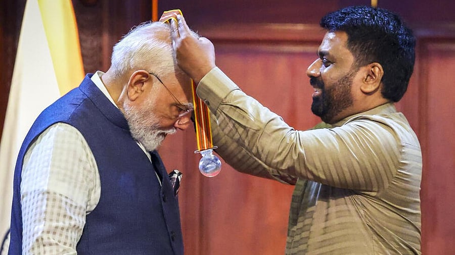 <div class="paragraphs"><p>Prime Minister Narendra Modi being conferred with the 'Mithra Vibhushana' award by Sri Lankan President Anura Kumara Dissanayake during a ceremony at the presidential secretariat, in Colombo, Sri Lanka.</p></div>