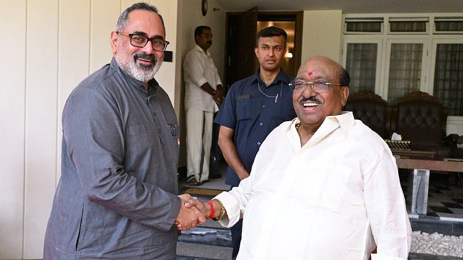 <div class="paragraphs"><p>Sree Narayana Dharma Paripalana (SNDP) Yogam general secretary Vellappally Natesan with Kerala BJP president Rajeev Chandrasekhar</p></div>