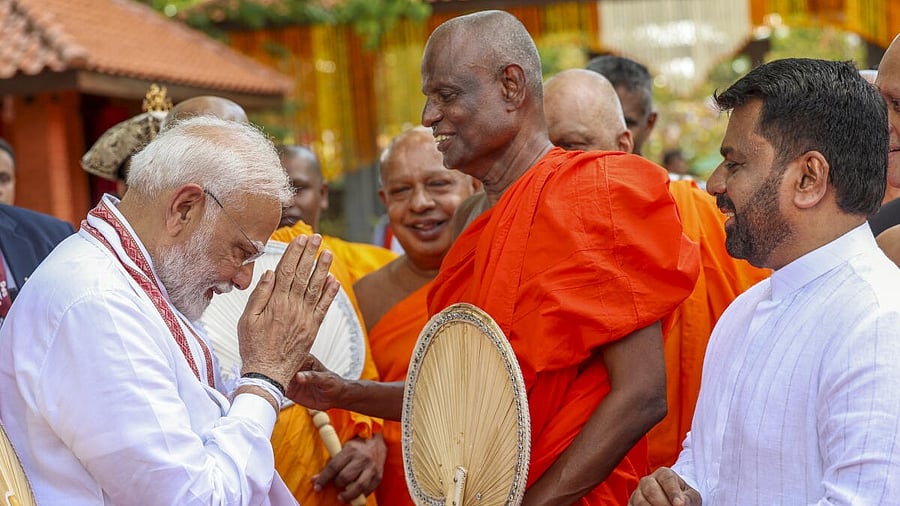 <div class="paragraphs"><p>Prime Minister Narendra Modi with Sri Lankan President Anura Kumara Dissanayake and others during a visit to the Jaya Sri Maha Bodhi temple in the city of Anuradhapura, Sri Lanka.</p></div>