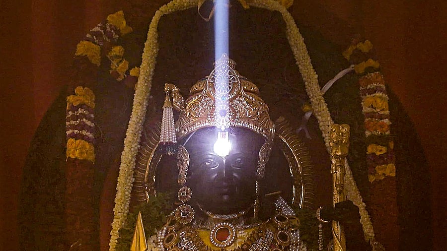 <div class="paragraphs"><p>Ritual of 'Surya Tilak' being performed on the idol of 'Ram Lalla' on the occasion of 'Ram Navami', at the Ram Temple in Ayodhya, Wednesday, April 17, 2024.</p></div>