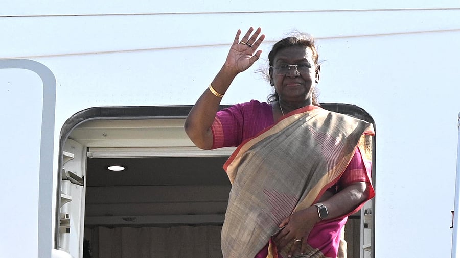 <div class="paragraphs"><p>President Murmu departs for Portugal, Slovakia, April 6, 2025.</p></div>