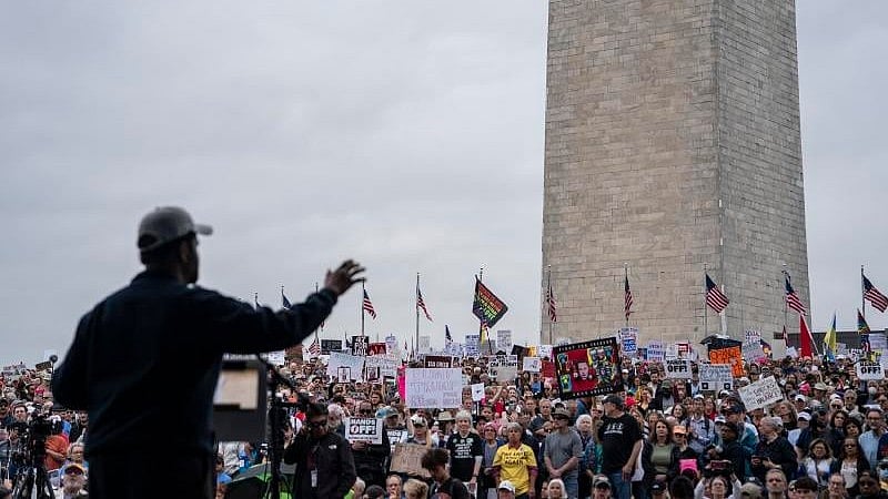 <div class="paragraphs"><p>The protesters</p></div>