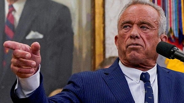 <div class="paragraphs"><p>Robert F Kennedy Jr.</p></div>