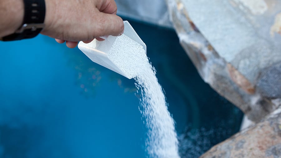 <div class="paragraphs"><p>Pouring liquid chlorine into water.</p></div>