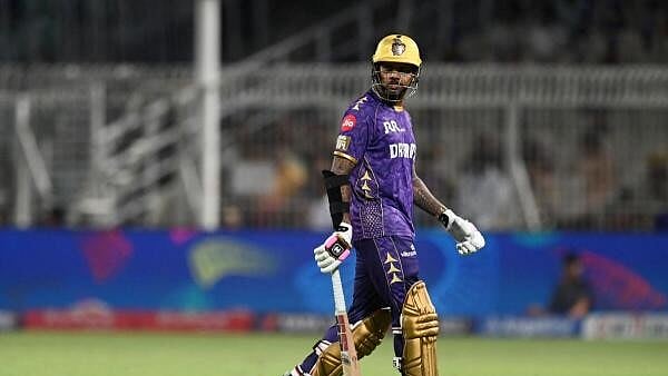 <div class="paragraphs"><p>Kolkata Knight Riders' Sunil Narine walks back to pavilion after getting dismissed, off the bowling of Sunrisers Hyderabad's Mohammed Shami.</p></div>
