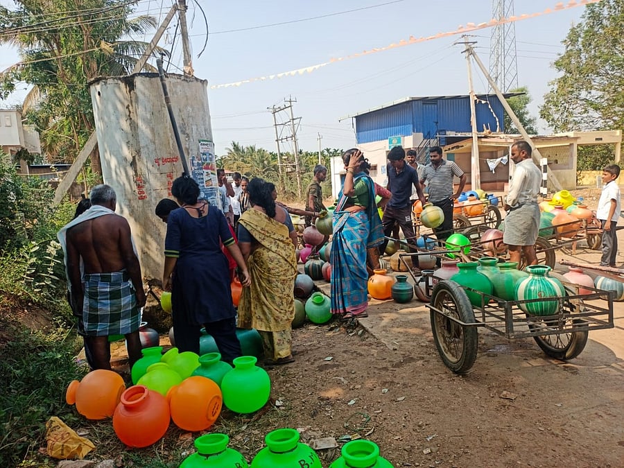 <div class="paragraphs"><p>Bavihalu in Davangere taluk  is looking for a solution to address its water woes before the situation worsens during summer. </p></div>