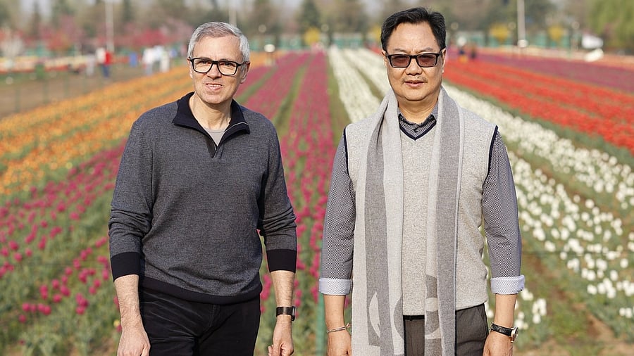 <div class="paragraphs"><p> Jammu and Kashmir Chief Minister Omar Abdullah (left) with Union Minister Kiren Rijiju. </p></div>