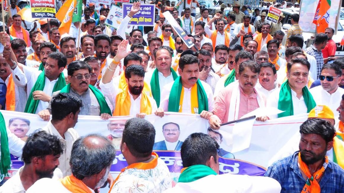 <div class="paragraphs"><p>BJP leaders R Ashoka, C T Ravi, B Y Vijayendra, B Sriramulu, Sumalatha Ambareesh, C N Ashwath Narayan during the rally in Mandya, on Tuesday.</p></div>