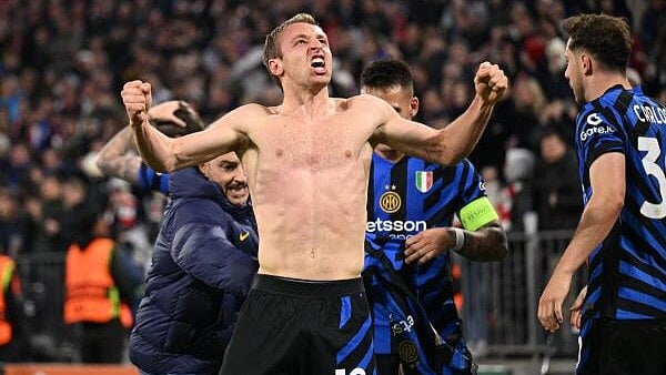 <div class="paragraphs"><p>Inter Milan's Davide Frattesi celebrates scoring their second goal</p></div>
