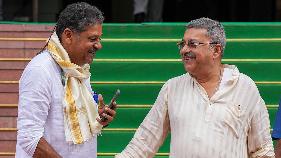 <div class="paragraphs"><p>File photo of TMC MPs Kalyan Banerjee and Kirti Azad </p></div>