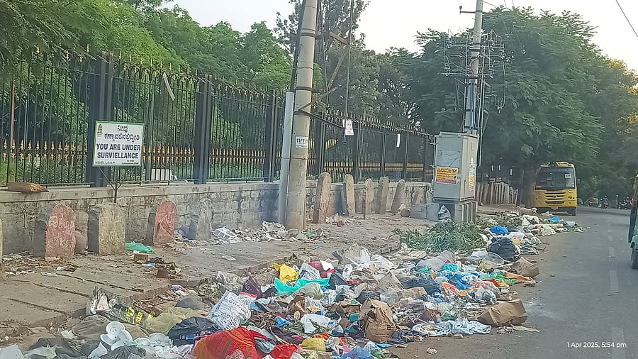 <div class="paragraphs"><p>Piles of uncollected trash near Netaji Subhash Park in ISRO Layout. </p></div>