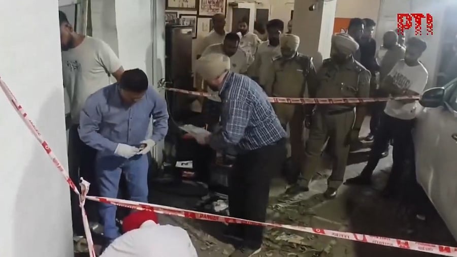 <div class="paragraphs"><p>Deputy Commissioner of Police Manpreet Singh said forensic teams have reached the spot to collect samples.</p></div>