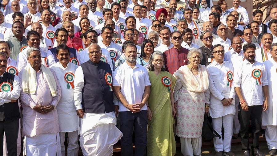 <div class="paragraphs"><p>Congress President Mallikarjun Kharge with Parliamentary Party chairperson Sonia Gandhi, LoP in Lok Sabha Rahul Gandhi and others after the extended Congress Working Committee in Ahmedabad.&nbsp;</p></div>