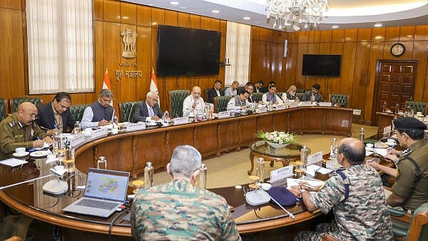 <div class="paragraphs"><p>Union Home Minister Amit Shah chairs a meeting to review security situation in Manipur</p></div>