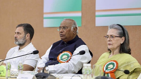 <div class="paragraphs"><p>Congress President Mallikarjun Kharge, Congress Parliamentary Party chairperson Sonia Gandhi and LoP in Lok Sabha Rahul Gandhi during the extended Congress Working Committee (CWC) meeting, at Sardar Vallabhbhai Patel Memorial, in Ahmedabad</p></div>