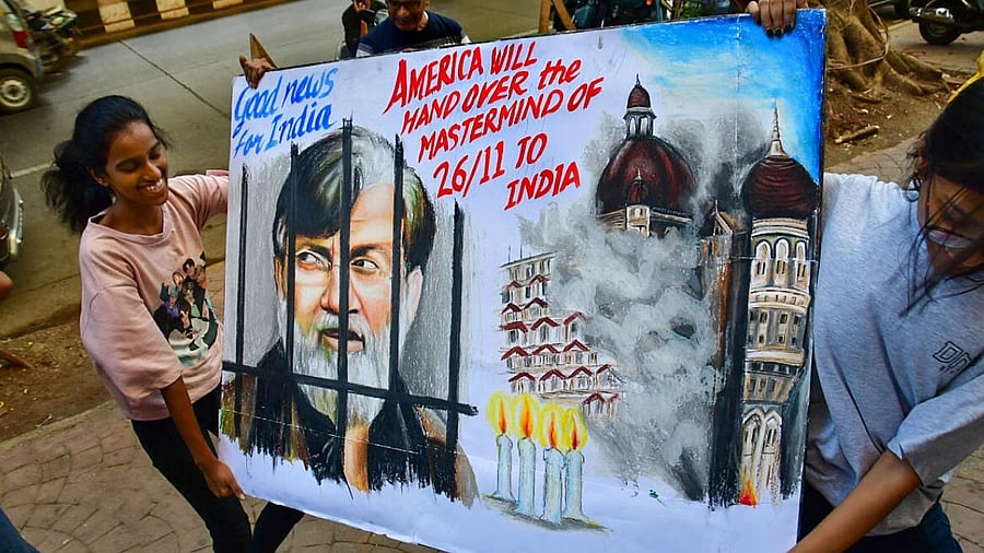 <div class="paragraphs"><p>A painting made by students on the extradition Tahawwur Rana from the USA to India.</p></div>