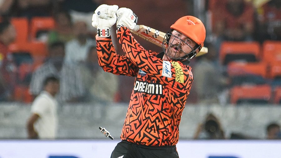 <div class="paragraphs"><p>Travis Head's meltdown have been symbolic of SRH's struggles while MS Dhoni's giant presence hasn't lifted gloom over CSK.</p></div>