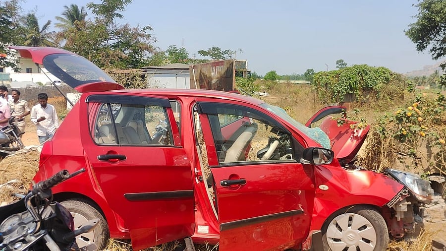 <div class="paragraphs"><p>The Maruti Celerio that crashed into a side barrier on Tumakuru Road near Dobbspet on Thursday. </p></div>