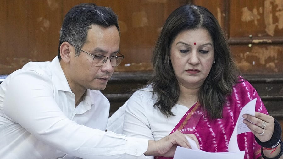 <div class="paragraphs"><p>Congress MP Gaurav Gogoi and Shiv Sena (UBT) MP Priyanka Chaturvedi during a press conference of the INDIA bloc, in New Delhi, Thursday, April 10, 2025. </p></div>