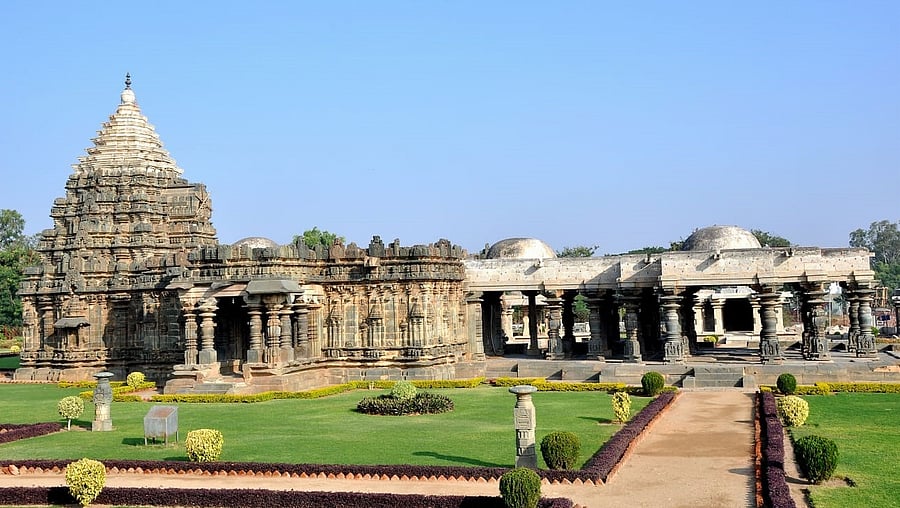 <div class="paragraphs"><p>The Itagi Mahadeva Temple in Kukanur Taluk. </p></div>
