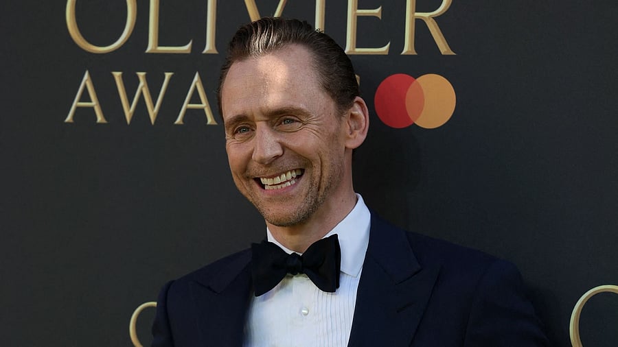 <div class="paragraphs"><p>Tom Hiddleston</p></div>