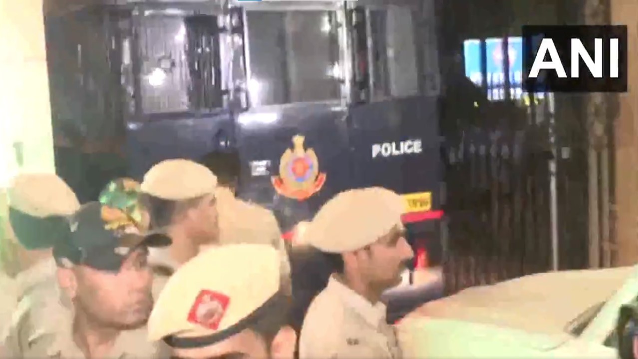 <div class="paragraphs"><p>Tahawwur Rana arriving in Court.</p></div>