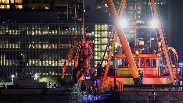 <div class="paragraphs"><p>Emergency personnel work at the scene of a helicopter crash on the Hudson River near lower Manhattan in New York.</p></div>