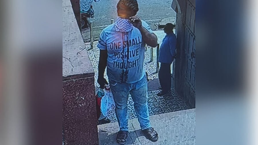 <div class="paragraphs"><p>Accused caught on CCTV.</p></div>