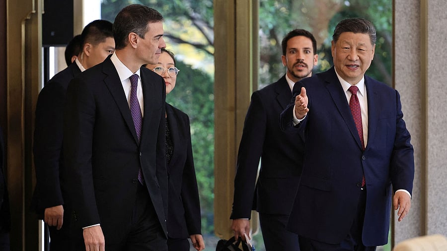 <div class="paragraphs"><p>Chinese President Xi Jinping gestures in the presence of Spanish Prime Minister Pedro Sanchez as they arrive to a bilateral meeting at Diaoyutai Guest House in Beijing, China, 11 April 2025. </p></div>