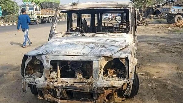 <div class="paragraphs"><p>A charred vehicle after violent clashes following protests over Waqf Act at Jangipur, in Murshidabad district, Saturday. </p></div>