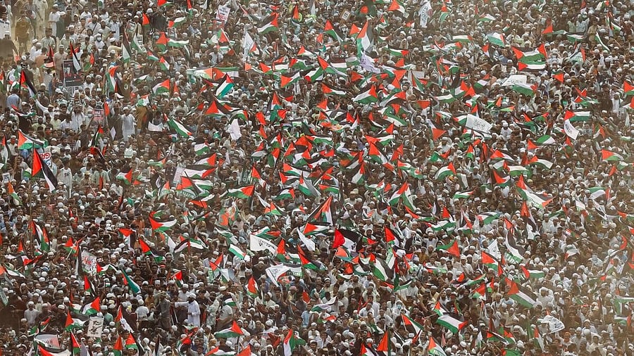 <div class="paragraphs"><p>Muslims take part in March for Gaza rally in Dhaka</p><p></p></div>