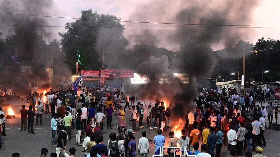 <div class="paragraphs"><p>Locals during a protest against the murder of a minor girl in Karnataka's Hubballi</p></div>