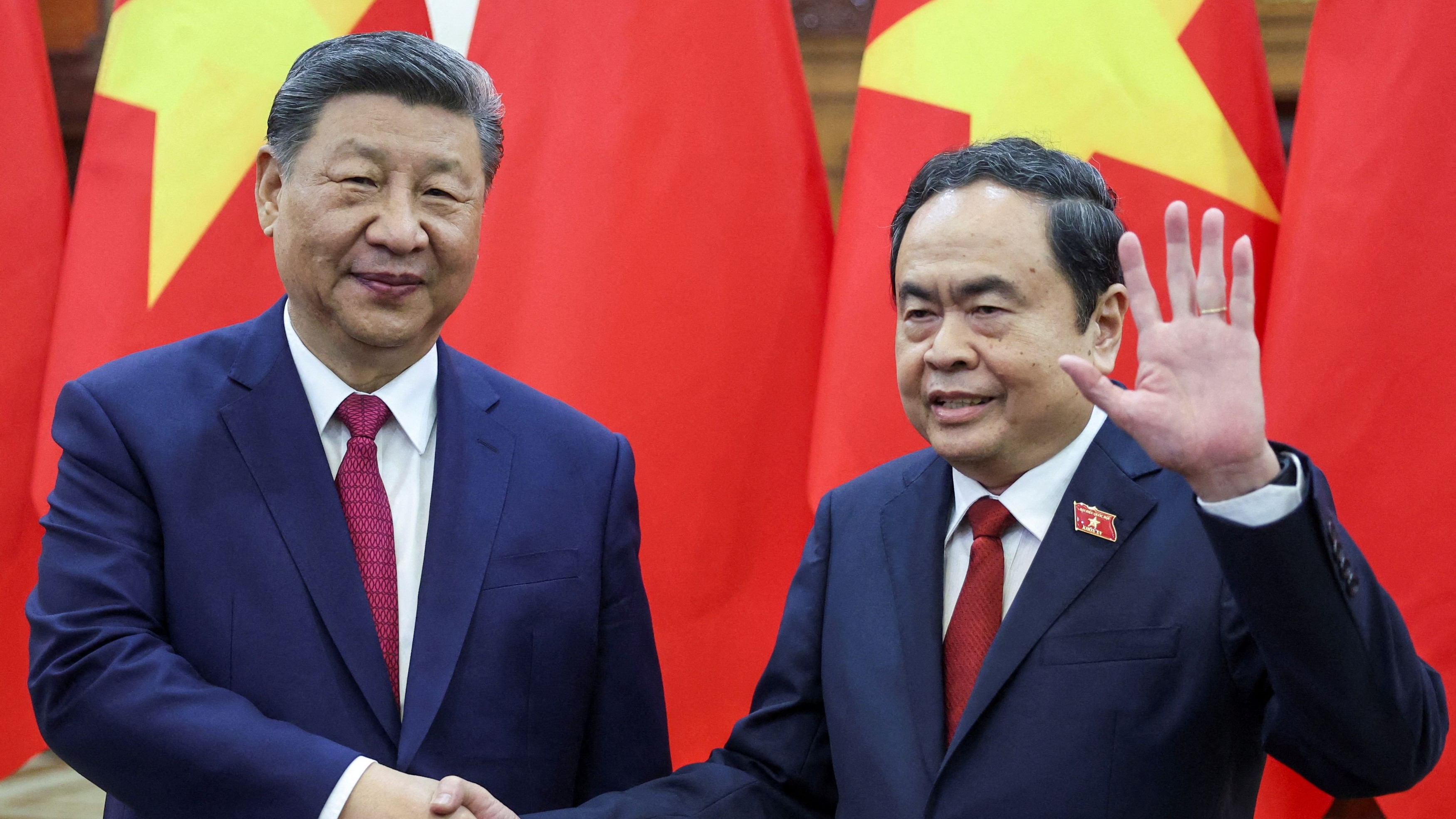 <div class="paragraphs"><p>Chinese President Xi Jinping shakes hands with Vietnam's National Assembly Chairman Tran Thanh Man, in Hanoi, Vietnam, April 14, 2025. </p></div>