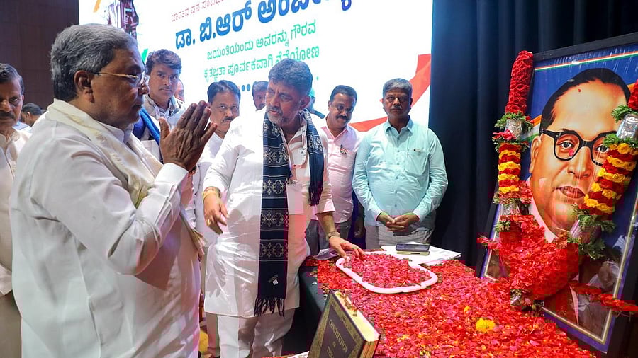 <div class="paragraphs"><p>Karnataka CM Siddaramaiah honouring Dr B R ambedkar on Ambedkar Jayanti.</p></div>