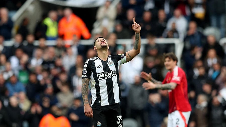 <div class="paragraphs"><p>Newcastle United's Bruno Guimaraes celebrates scoring their fourth goal</p></div>