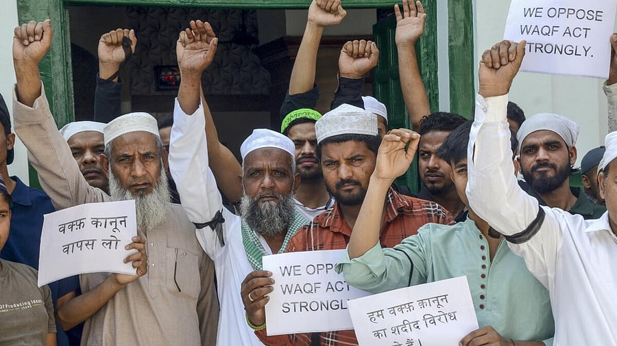 <div class="paragraphs"><p>People from the Muslim community stage a protest against the Waqf (Amendment) Act.&nbsp;</p></div>