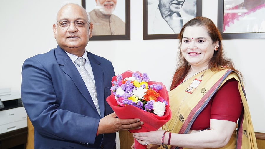 <div class="paragraphs"><p>Dinesh Maheshwari (L).</p></div>