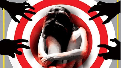 <div class="paragraphs"><p>In a shocking Taliban-like incident, a 38-year-old woman was beaten with sticks by a group of men right in front of Jamia Masjid in Davanagere, Karnataka.</p></div>